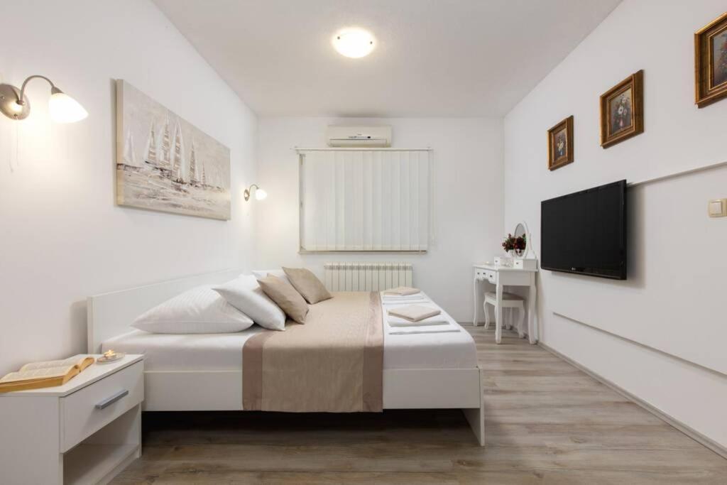 Villa Lipovac Trogir Exterior photo