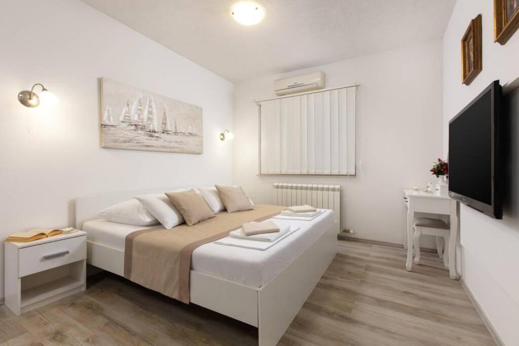 Villa Lipovac Trogir Exterior photo